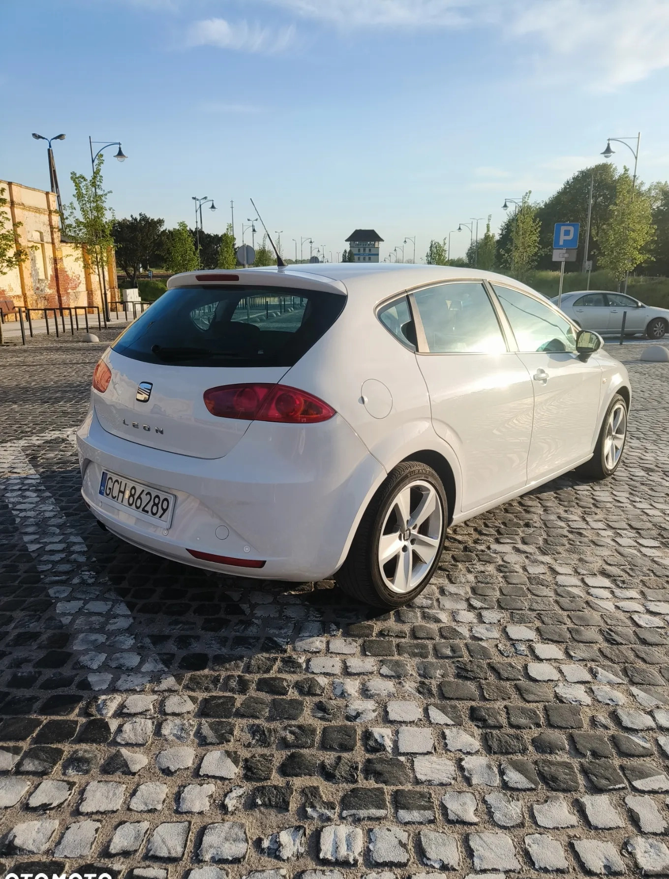 Seat Leon cena 17399 przebieg: 235000, rok produkcji 2010 z Chojnice małe 529
